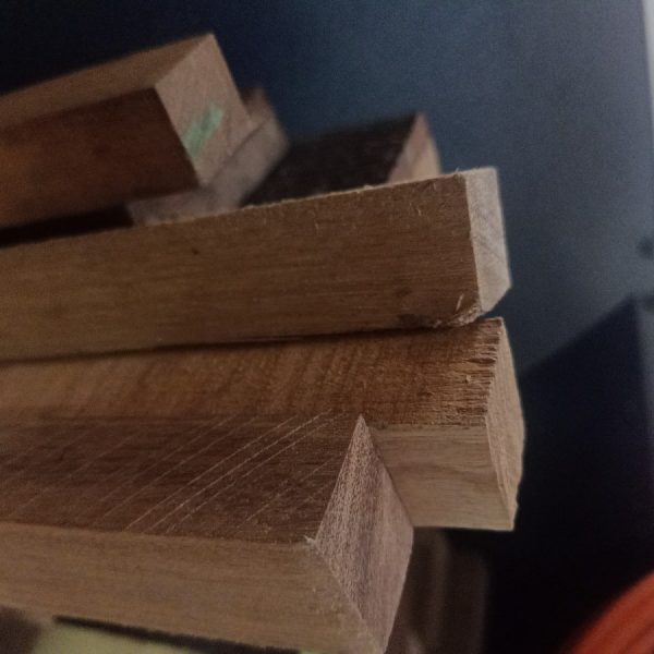 Pult Reng Kayu Reng 3×4 – Mateerial